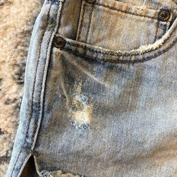 Free People Raw Edge Denim Distressed Cut-off Shorts Size 24 - Picture 4 of 15
